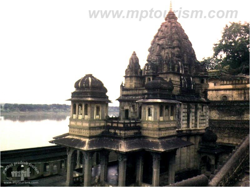 Burhanpur – Omkareshwar – Maheshwar – Dhar
