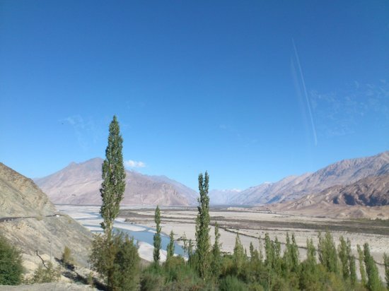 Hundar – Sumoor Village (3080 m) – Hundar  – Leh (140 Kms & 5 / 6 Hrs)