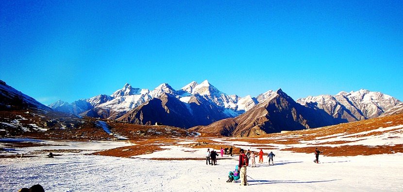 Nalagarh – Manali (250 Kms & 7 Hrs drive)