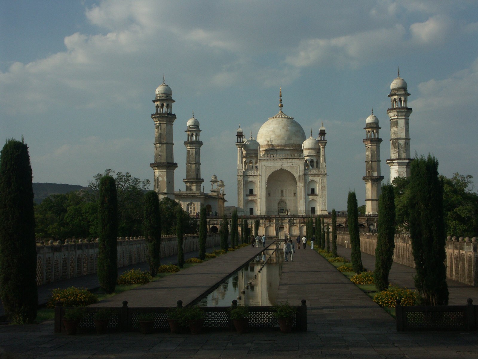 Aurangabad - Bijapur (420 Kms & 8 Hrs)