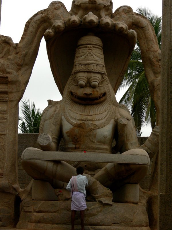 Badami – Hospet (165 kms / 3 hrs)